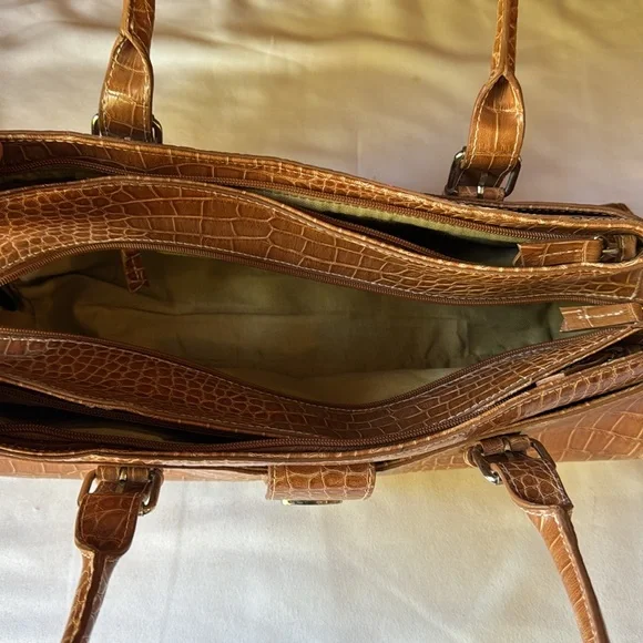 Liz Claiborne’s Tan Crocodile Pattern Tan Handbag - Picture 8 of 17